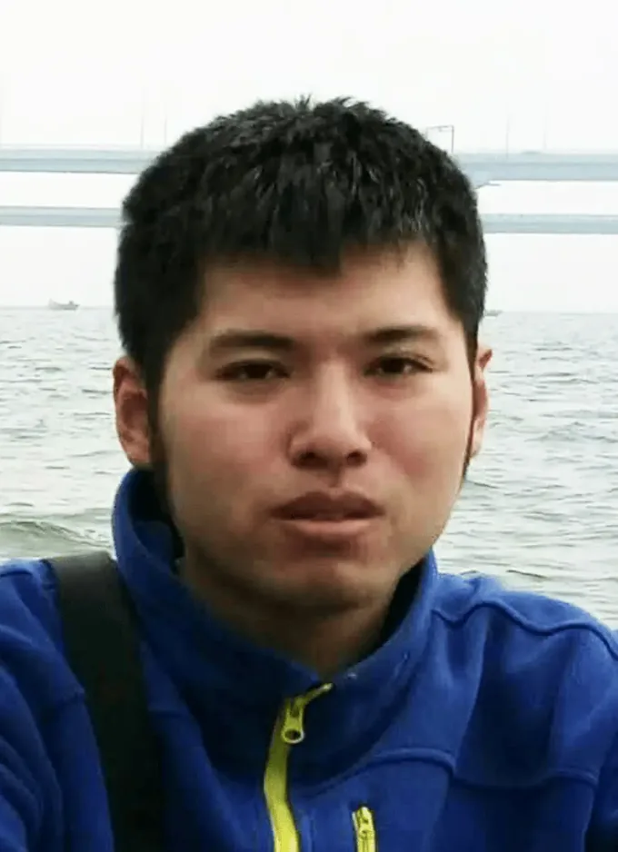 《牛来》导演信雨萌在大连海边的照片
